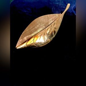 Vintage Liz Claiborne Brooch Leaf Gold Tone Abalone